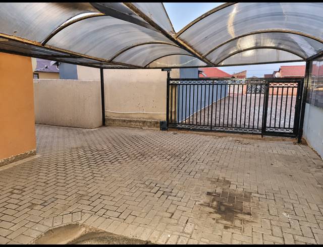 3 BEDROOM HOUSE FOR SALE IN EVATON WEST